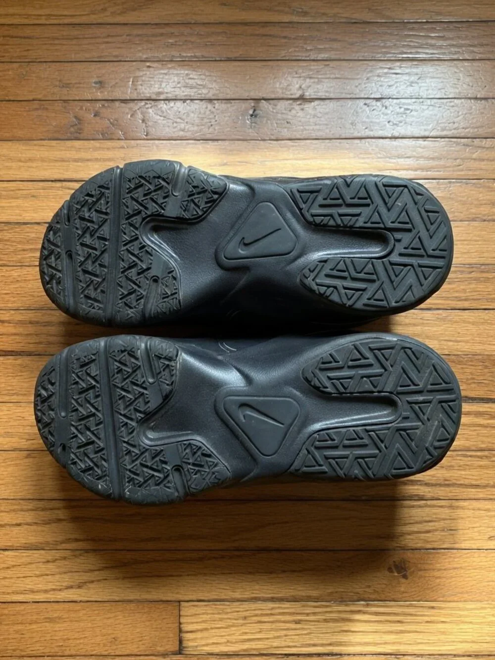 Nike Legend Essential 2 Triple Black Women's Training Shoes Size 7.5 New - Picture 5 of 6